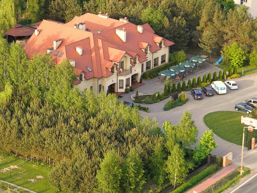 Hotel Maxima Wolanów Exterior foto